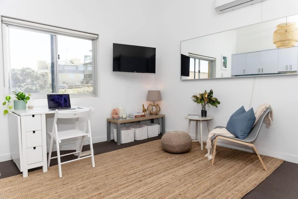 Cozy Front With Aircon *